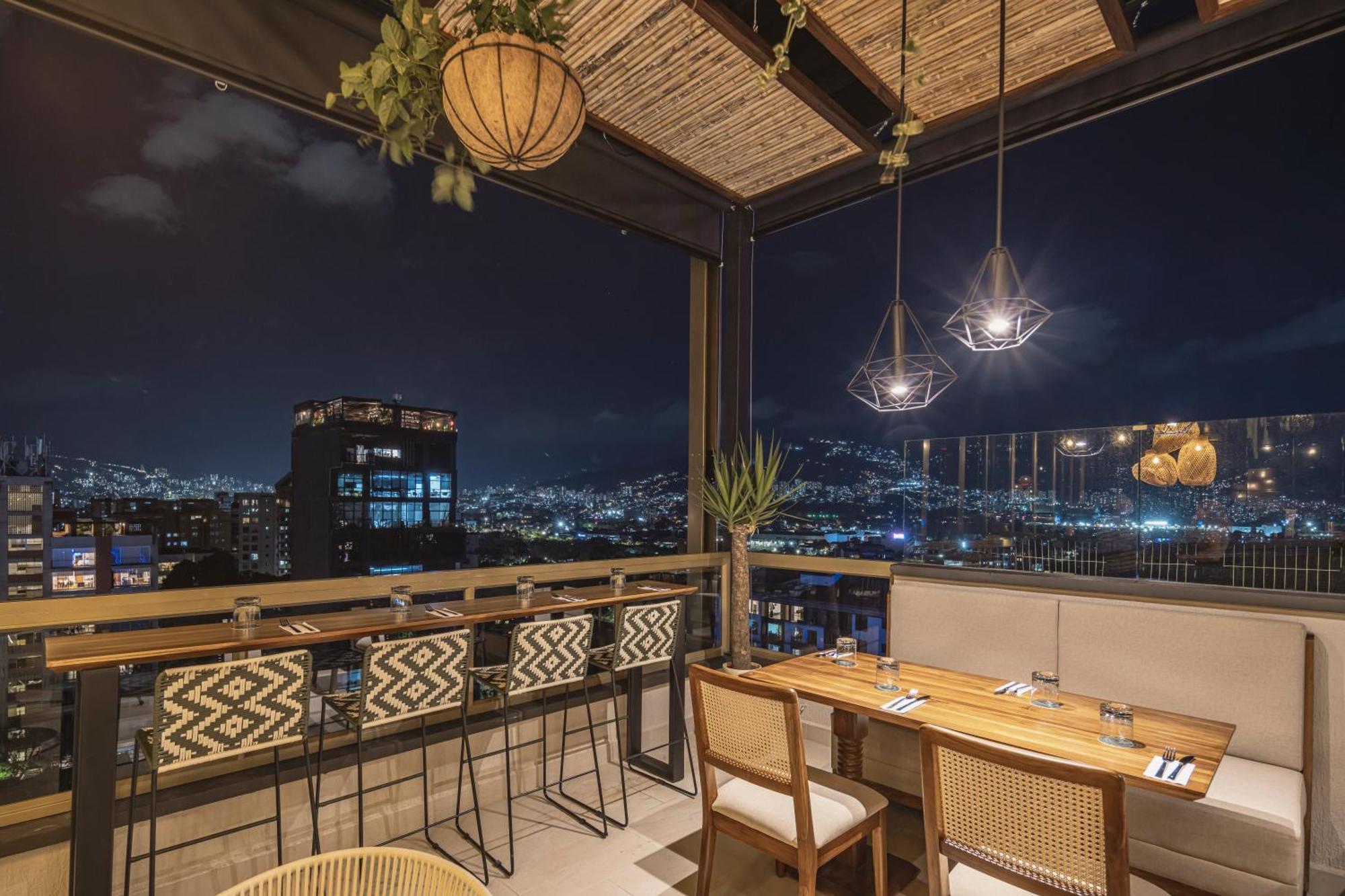 Golden Valley Hotel Медельин Экстерьер фото